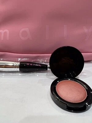 Mally Rubor + Cepillo de Contorno y Rubor Rosa Pétalo de Rosa Bolsa de Cosméticos Gratis Foto 1 de 4