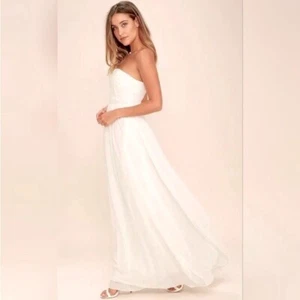 Elegant Classic Strapless Wedding Dress - New with Tags - Picture 1 of 9