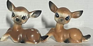 Estatuillas pequeñas de cervatillos sentados de plástico duro de colección - Imagen 1 de 4