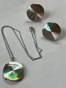 Vintage Demi Dainty Silvertone Chain w Iridescent Round Disco Disk Pendant Neckl - Picture 1 of 10