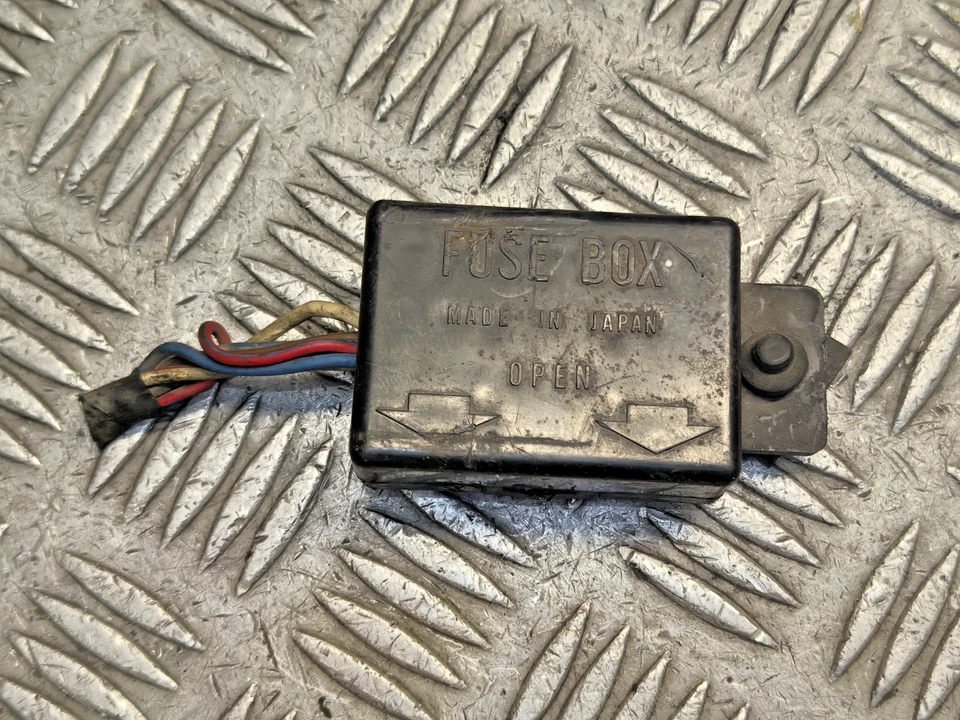 CAJA DE FUSIBLES KAWASAKI GPZ550 1982 82 83 Foto 1 de 3