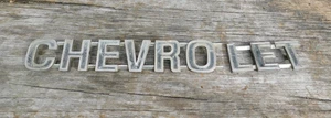 Camión Chevy Blazer 1973-1980 emblema puerta trasera escritura ADCS 326104 - Imagen 1 de 2