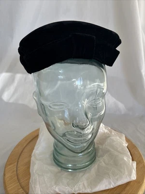 Винтажный 50-х черный бархат Peekaboo, Fascinator шляпа широкий плоский передний бант - Изображение 1 из 4