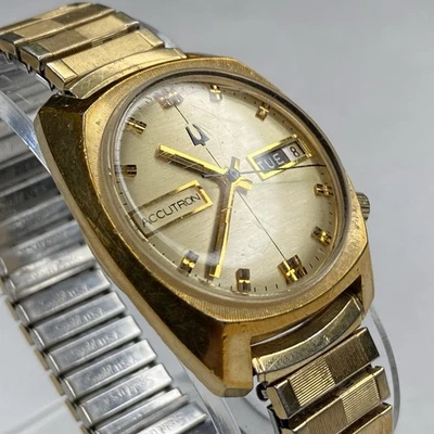 Orologio Uomo Vintage Bulova Accutron 2182 Giorno/Data 10K RGP - FUNZIONANTE - Immagine 1 di 4