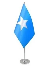 SOMALIA DELUXE SATIN TABLE FLAG 9"X6" CHROME POLE & BASE Stands 15" SOMALIAN - Picture 1 of 3