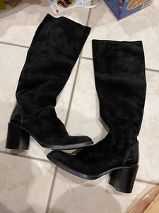 CHANEL RUNWAY CC LOGO MORBIDO NERO PELLE SCAMOSCIATA CLASSICI SENZA TEMPO COMODI STIVALI ALTI 37$2k - Foto 1 di 8