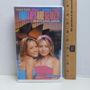 Our Lips Are Sealed VHS Mary-Kate Ashley Olsen Dualstar Video 2000 Comedy Movie - Imagen 1 de 3