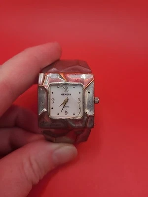 Relógio de quartzo feminino Geneva, não testado - Imagem 1 de 4