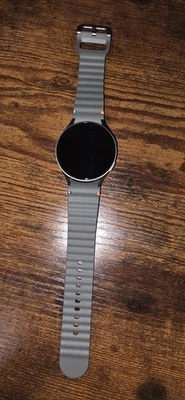 Samsung Galaxy Watch7 44mm - Green  - (WiFi + Bluetooth) 2024 - Excellent - Image 1 of 4