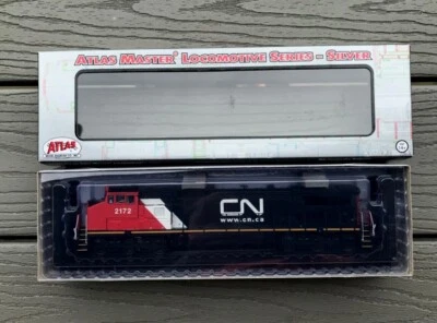 ATLAS HO 1/87 CN CANADIAN NATIONAL DASH 8-40CW RD # 2172 DC DCC READY 10002281 - Image 1 of 4