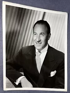 1950-1960 Gary Moore Radio/TV Talk Show Host Handsome Portrait | B&W 8x10" - Picture 1 of 3