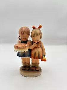 Hummel - #176/0 - Happy Birthday - TMK2 - Chipped Base - Picture 1 of 8