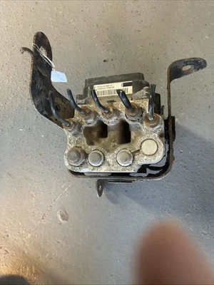 Ford F250/F350 1999-2000 ⚡ ABS módulo de bomba de freno antibloqueo F81A-2C346-CC Foto 1 de 4