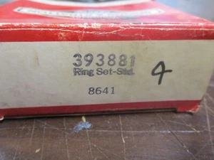 Briggs & Stratton OEM NOS 393881 rings - Picture 1 of 2