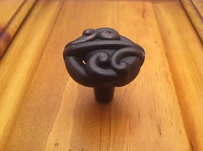 NEW VENETIAN BRONZE CALLIGRAPHY CABINET KNOBS BRAINERD P16594VVBRC FREE SHIPPING - Image 1 of 2