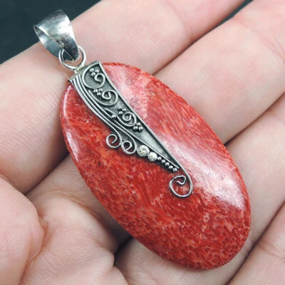 Gioielli con ciondolo in corallo rosso naturale forma ovale lunga in argento ... - Immagine 1 di 4
