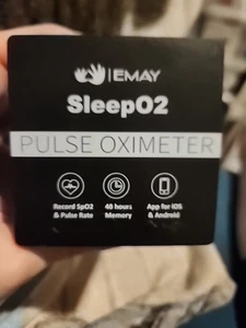 eMAY SleepO2 Wrist Pulse Oximeter Continuous Oxygen Monitor – Overnight SpO2 & H - Picture 1 of 4