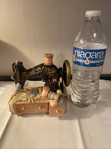 Nähmaschine Statue Figur - Schwarz & Gold Maschine - kleine Schmuckschublade - Bild 1 von 4