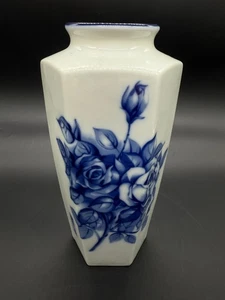 RARO vaso porcellana giapponese vintage blu e bianca design rosa marchio artista 9" H - Foto 1 di 10