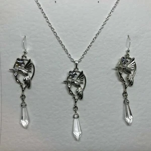 BEAUTIFUL HUMMINGBIRD PENDANT EARRINGS SET CLEAR CRYSTAL DROP SILVER PLATE HB - Picture 1 of 7