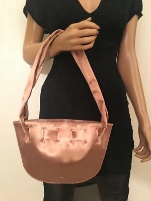 Nuevo sin etiquetas Auténtico Bolso de Noche GUCCI Seda Satinado Beige Cordón Foto 1 de 4