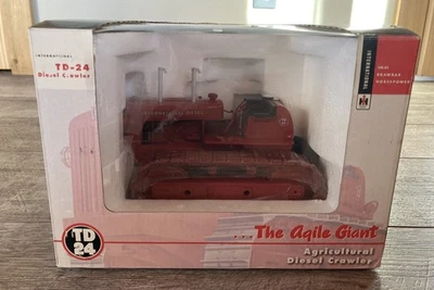 Cosechadora internacional SpecCast IH TD-24 oruga diésel 1:25 Foto 1 de 4