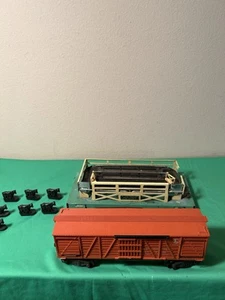 Lionel # 3656 Operating Cattle Car & Platform W 8 Cattle WOB - Picture 1 of 10