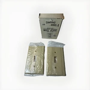 25- NOS Vintage LEVITON GERIPPT ELFENBEIN Bakelit KIPPSCHALTER Wandplatte 3901-I - Bild 1 von 5