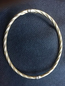 LADIES 18k YELLOW GOLD WAVY TWIST HARD HINGE BANGLE BRACELET 750 gold - Picture 1 of 13