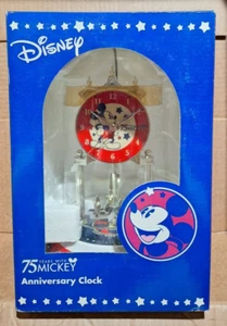 Reloj de aniversario de Disney ""75 años con Mickey Mouse"" con cúpula de vidrio - nuevo en caja - Imagen 1 de 6