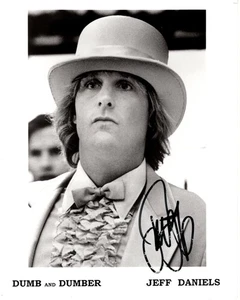 JEFF DANIELS Signed 8x10 DUMB AND DUMBER HARRY Press Photo w/ Hologram COA - Picture 1 of 2