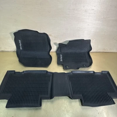 Alfombrillas TOYOTA RAV4 2014-2018 TODO CLIMA PT908-42165-20 fabricante original Foto 1 de 4