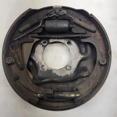 Задняя пластина правого заднего пассажирского барабанного тормоза 1994-99 Dodge Ram Cummins 2500  - Изображение 1 из 4