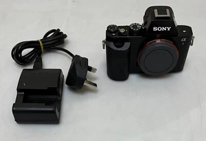 FOTOCAMERA DSLR MIRRORLESS SONY A7 E-MOUNT SOLO CORPO FUNZIONA PERFETTAMENTE BASSO NUMERO 2192 - Foto 1 di 14