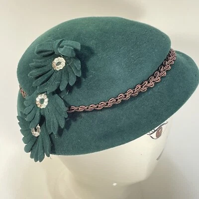 De Colección Cazador Verde Terciopelo Calavera Gorra Boina Sombrero Borde Marrón Floral Flor Pétalos Fieltro Foto 1 de 4