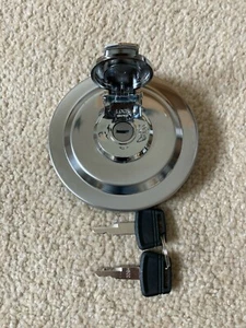 Passend für Hitachi Bagger Kraftstoffdeckel und Schlüssel - Bild 1 von 2