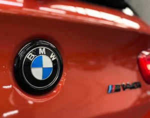 GLOSS BLACK BADGE SURROUND RING BADGE COVER FOR BMW 1 SERIES 2014-2019 F20 F21 ! - Picture 1 of 2