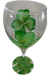 Tréboles de copa de vino pintados a mano del día de San Patricio verdes y dorados - Imagen 1 de 5