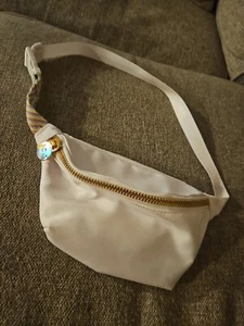 Neu mit Etikett Stoney Clover Lane x Target Bauchtasche weiß Neuzustand ohne Etikett - Bild 1 von 5
