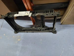 GENUINE NEW CITROEN C4 PEUGEOT 307 RADIATOR MOUNTIN PANEL 7104CJ - Picture 1 of 2