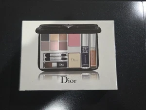 Paleta de maquillaje completa sellada Dior Holiday Couture Collection - Imagen 1 de 5