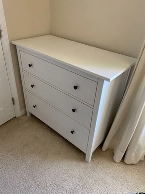 白色 3 - 抽屉宜家 "hemnes" 梳妆台 - 二手,状况完好 — 第 1/4 张图片