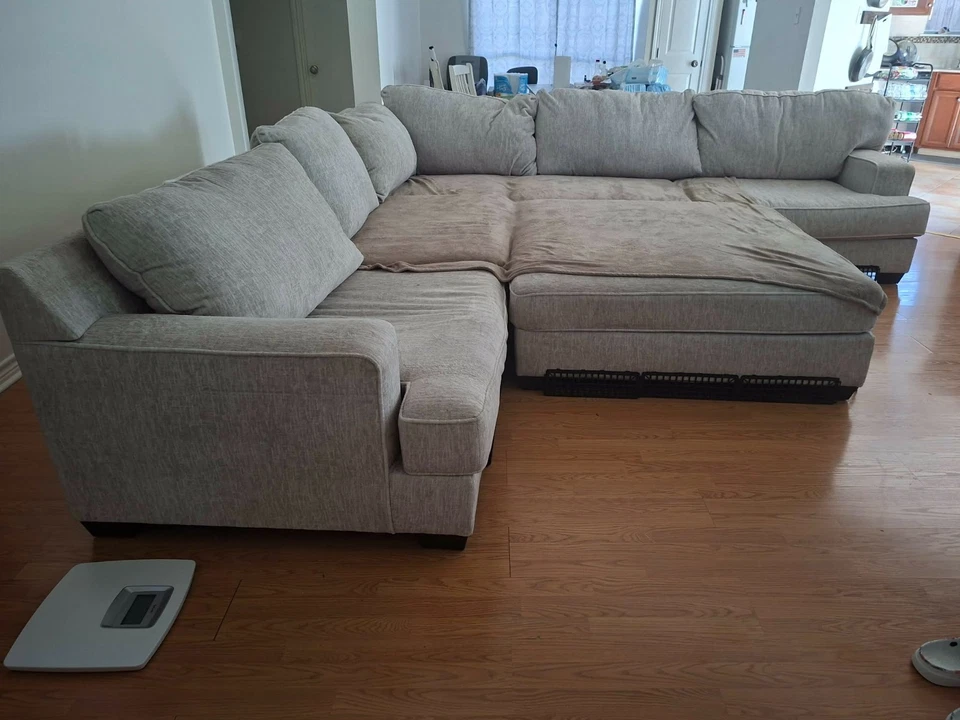 3 piezas blanco roto seccional grande con otomana oversize. Foto 1 de 1