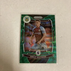 2021-22 Panini Prizm Premier League Ashley Westwood Green Wave #70 - Imagen 1 de 4