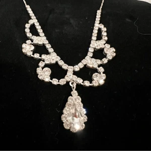Crystal teardrop necklace - Picture 1 of 6
