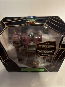 Lemax Spooky Town Casa Iluminada de Cera Madam Ashburys Halloween Village con CAJA - Imagen 1 de 10