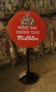 Decoración de mesa roja de metal Ashland Christmas Meet Under The Mutletoe octágono - Imagen 1 de 4