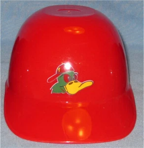 Mini casco de bateo de plástico de béisbol rojo con logotipo antiguo de Madison Mallards - Imagen 1 de 1