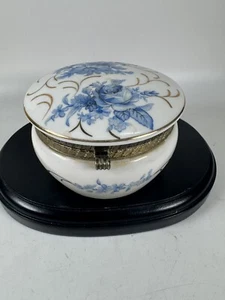 Scatola polvere porcellana francese vintage blu floreale bordo oro coperchio incernierato RARA - Foto 1 di 10