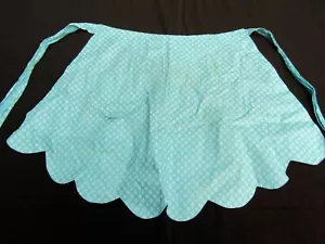 Delantal de anfitriona vintage azul con flor blanca cocina retro AP186 - Imagen 1 de 8